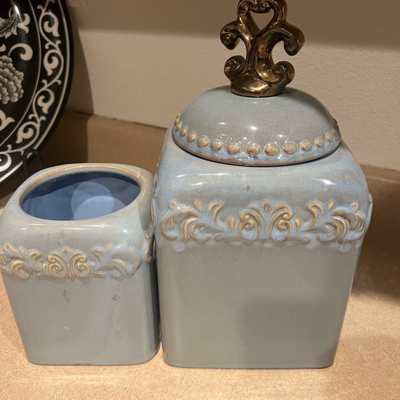 Blue Jars - Picture 2 of 6